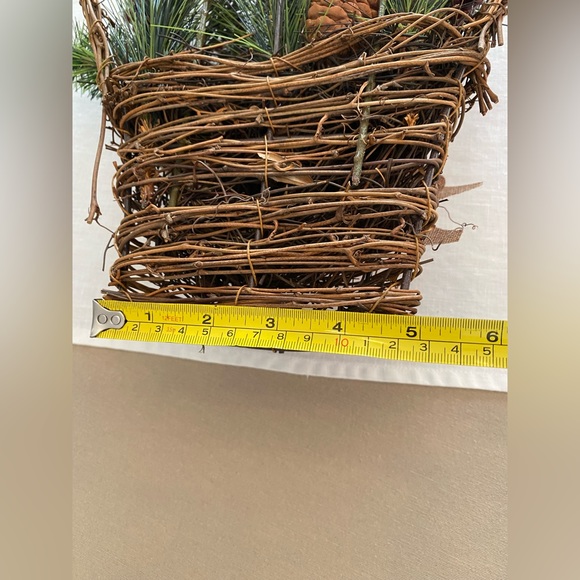 Handmade Winter Basket. - Picture 6 of 7